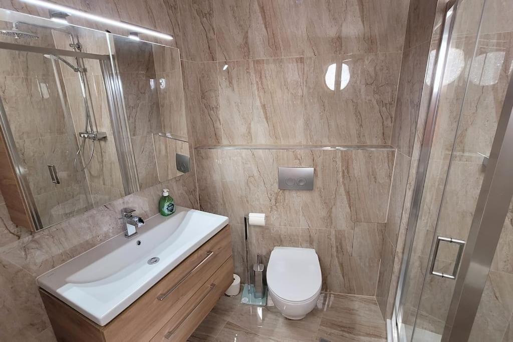 פראג Luxusni Apartman Nedaleko Centra מראה חיצוני תמונה