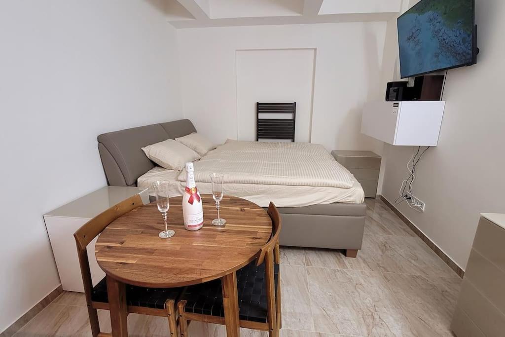 פראג Luxusni Apartman Nedaleko Centra מראה חיצוני תמונה