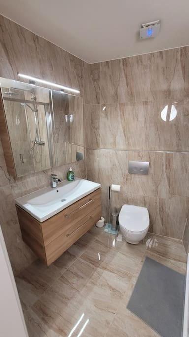 פראג Luxusni Apartman Nedaleko Centra מראה חיצוני תמונה