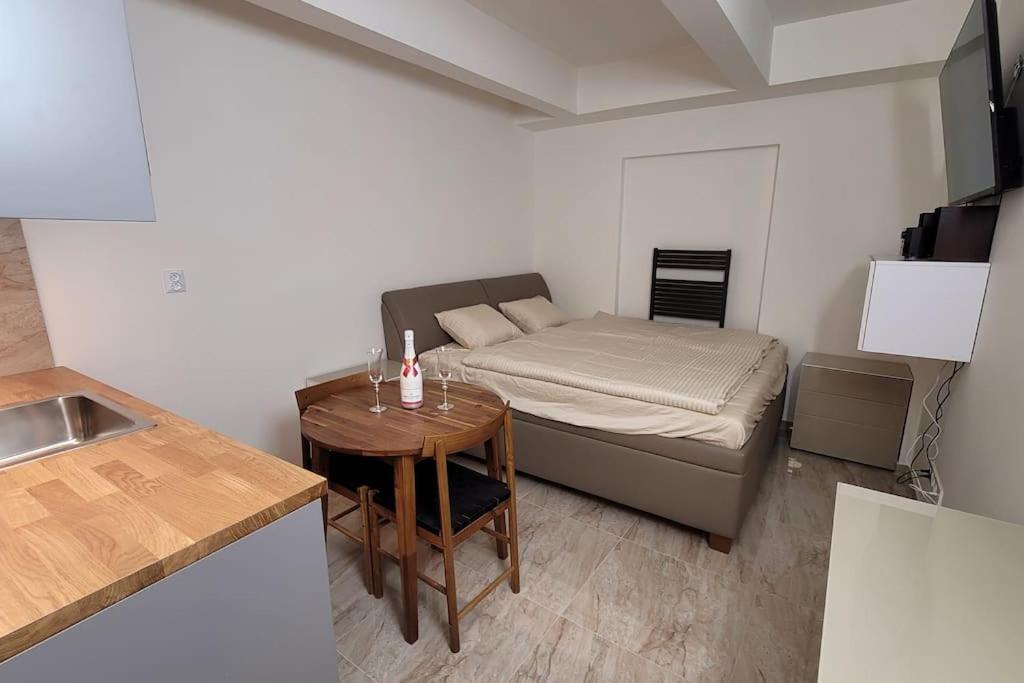 פראג Luxusni Apartman Nedaleko Centra מראה חיצוני תמונה